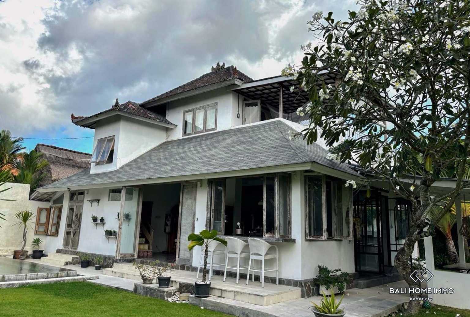 Spacious 3 Bedrooms villa for yearly rental in Bali Canggu Echo beach view 2