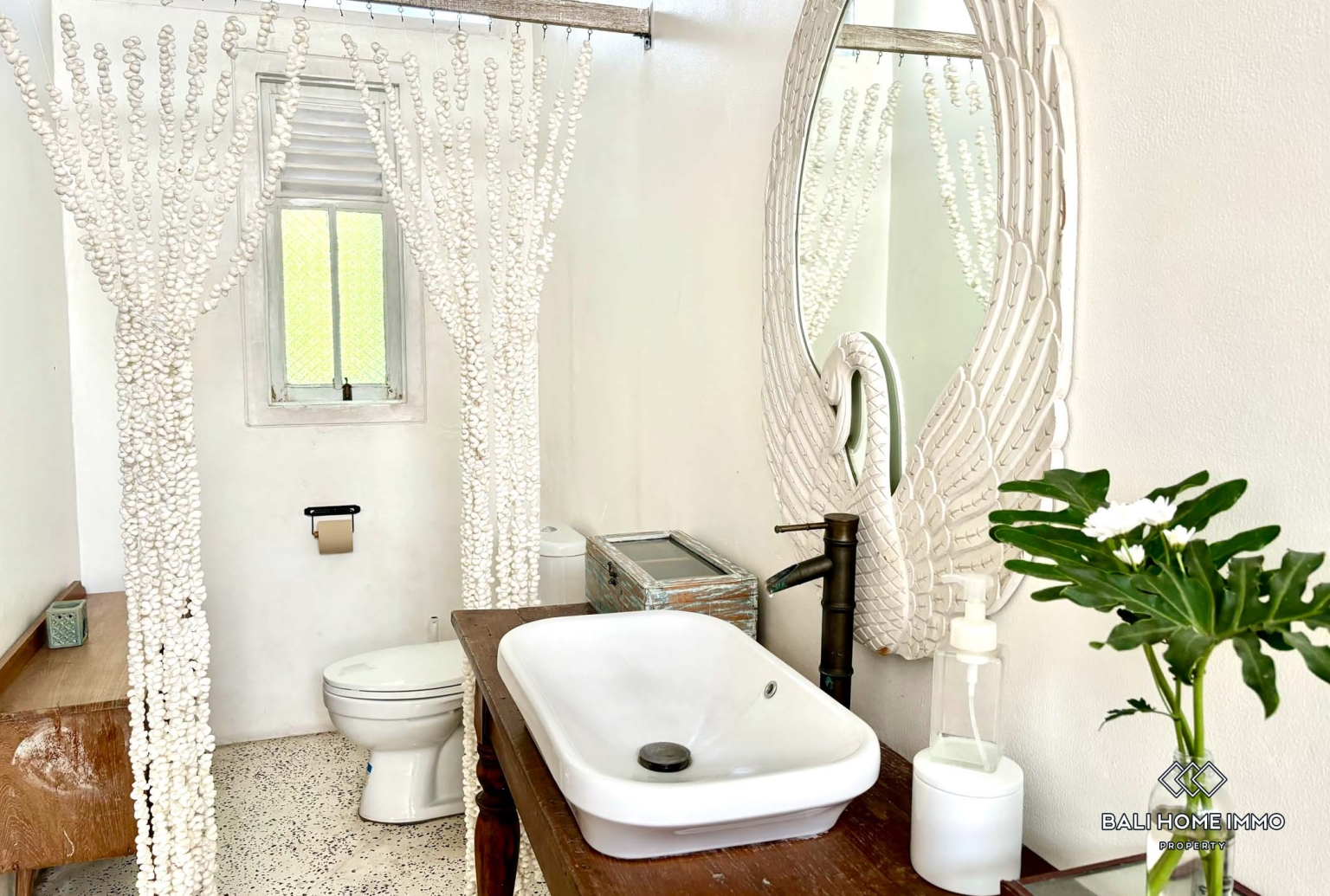 Spacious 3 Bedrooms villa for yearly rental in Bali Canggu Echo beach view 11