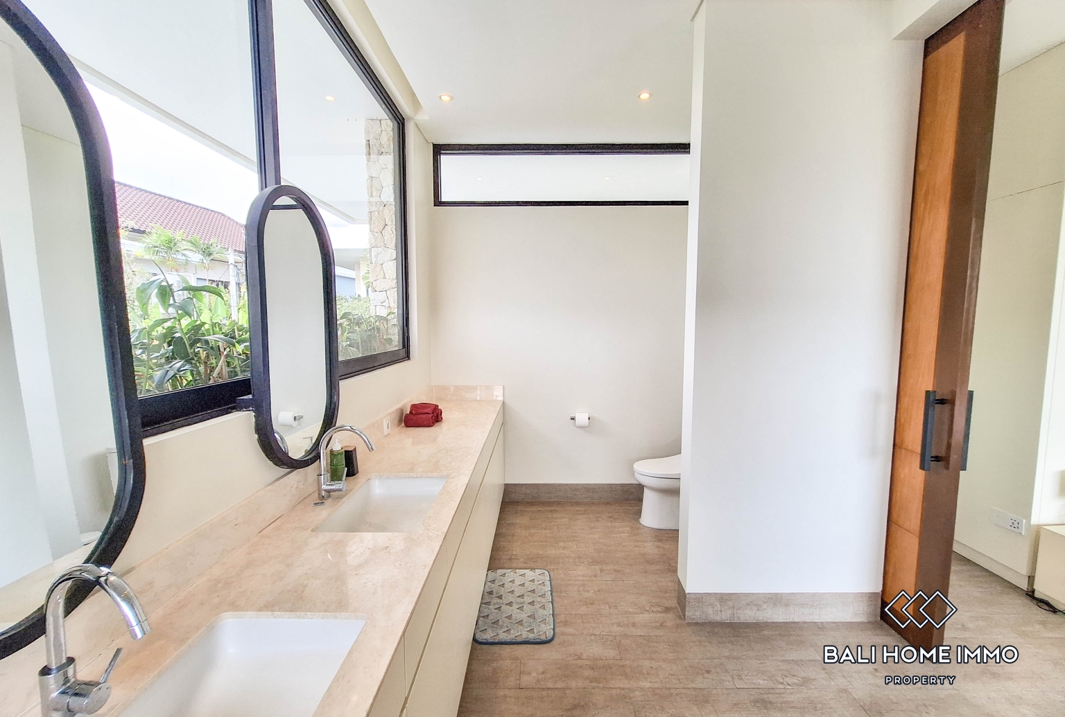 Spacious 4 Bedroom Family Villa for Sale and Rent in Canggu Residential Side view 18