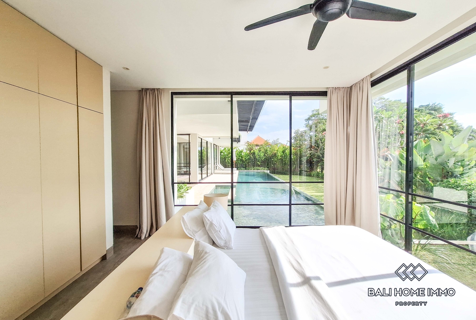 Spacious 4 Bedroom Family Villa for Sale and Rent in Canggu Residential Side view 11