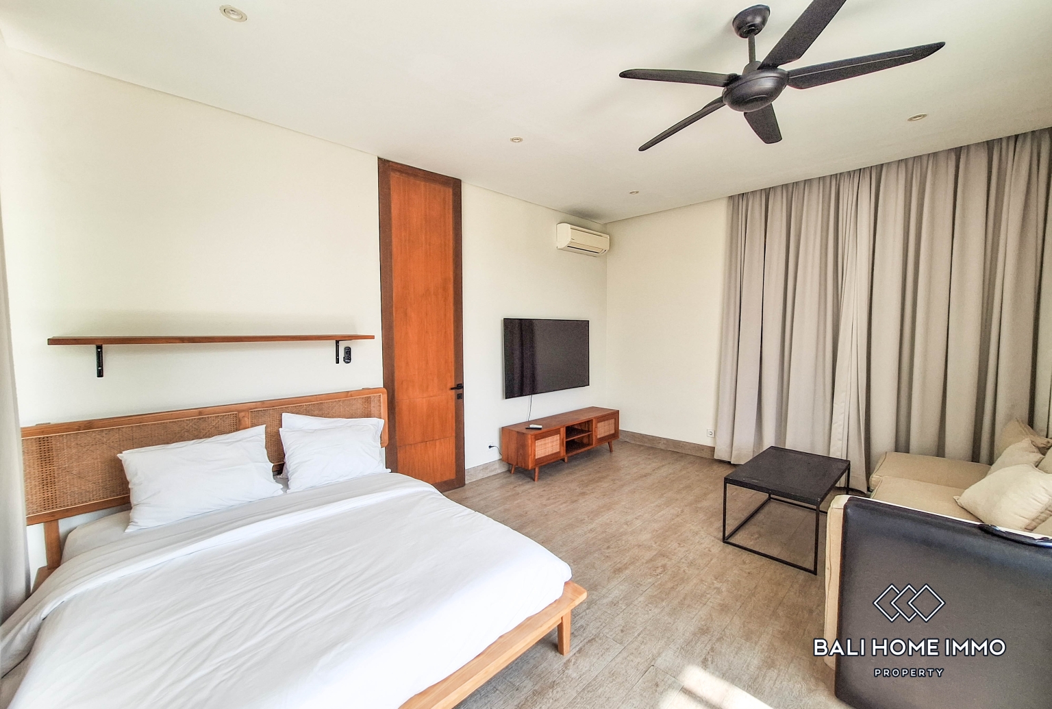 Spacious 4 Bedroom Family Villa for Sale and Rent in Canggu Residential Side view 10