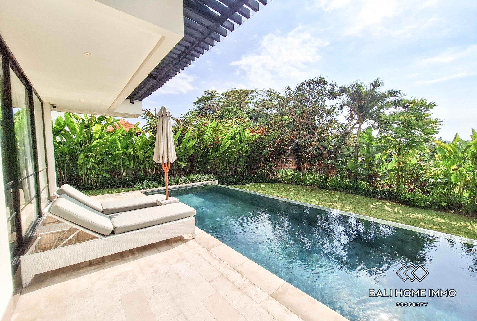 Spacious 4 Bedroom Family Villa for Sale and Rent in Canggu Residential Side view 12