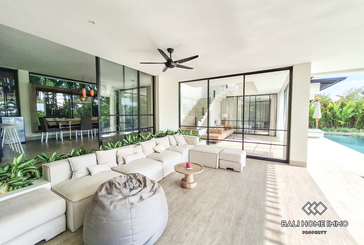 Spacious 4 Bedroom Family Villa for Sale and Rent in Canggu Residential Side view 2