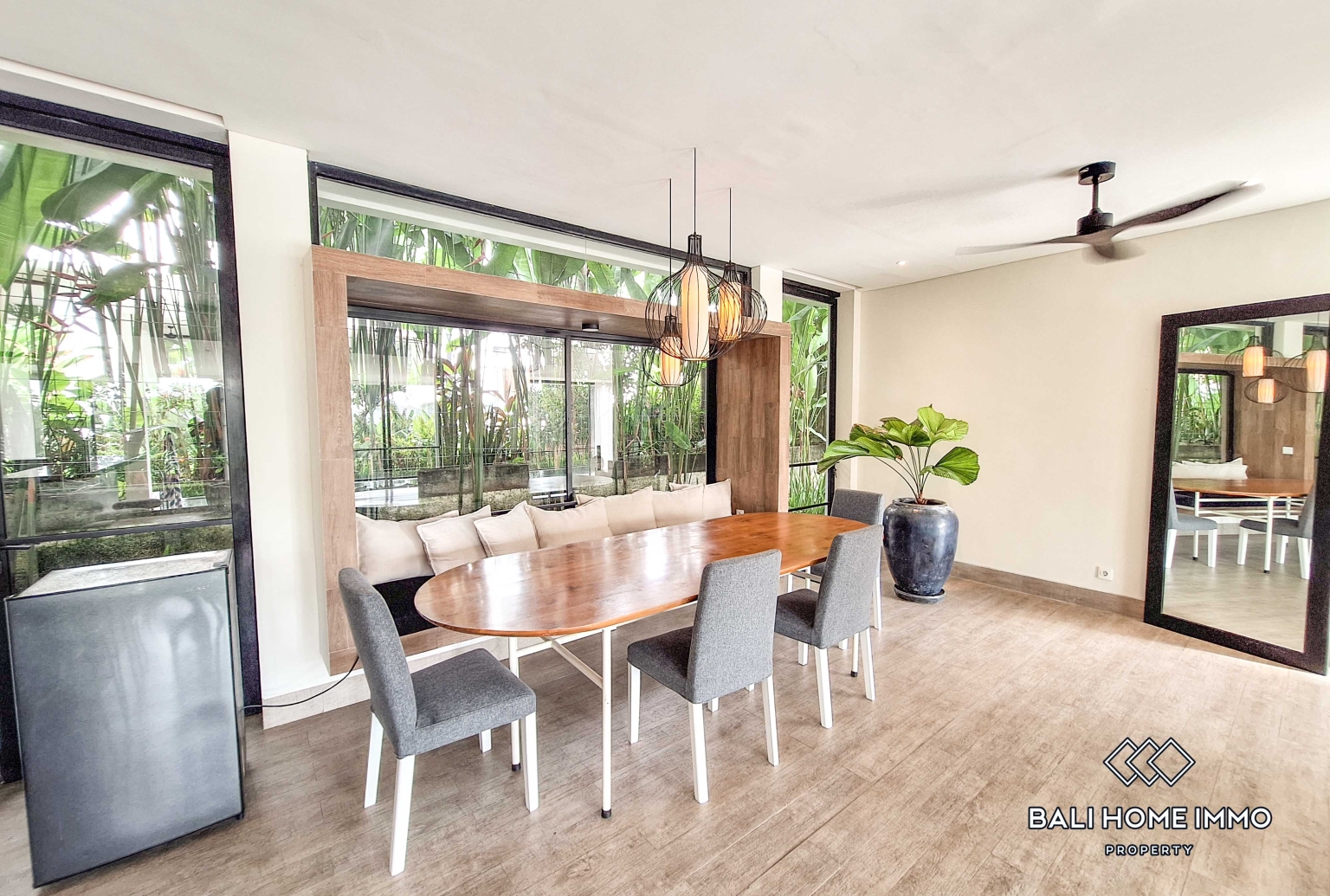 Spacious 4 Bedroom Family Villa for Sale and Rent in Canggu Residential Side view 5