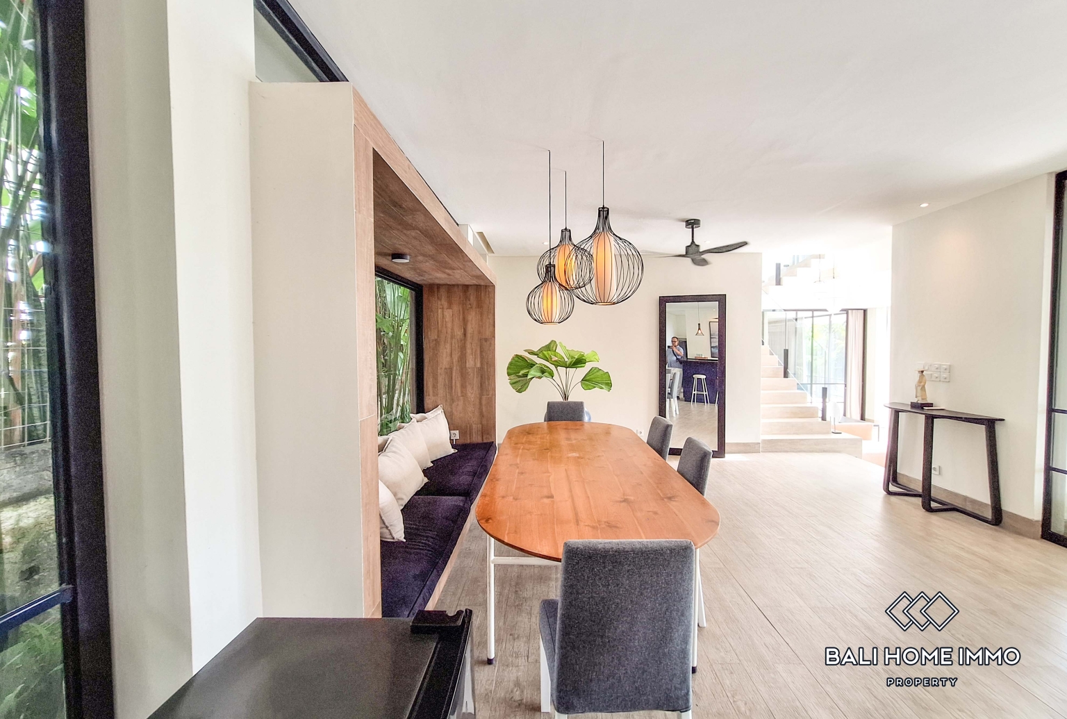 Spacious 4 Bedroom Family Villa for Sale and Rent in Canggu Residential Side view 6