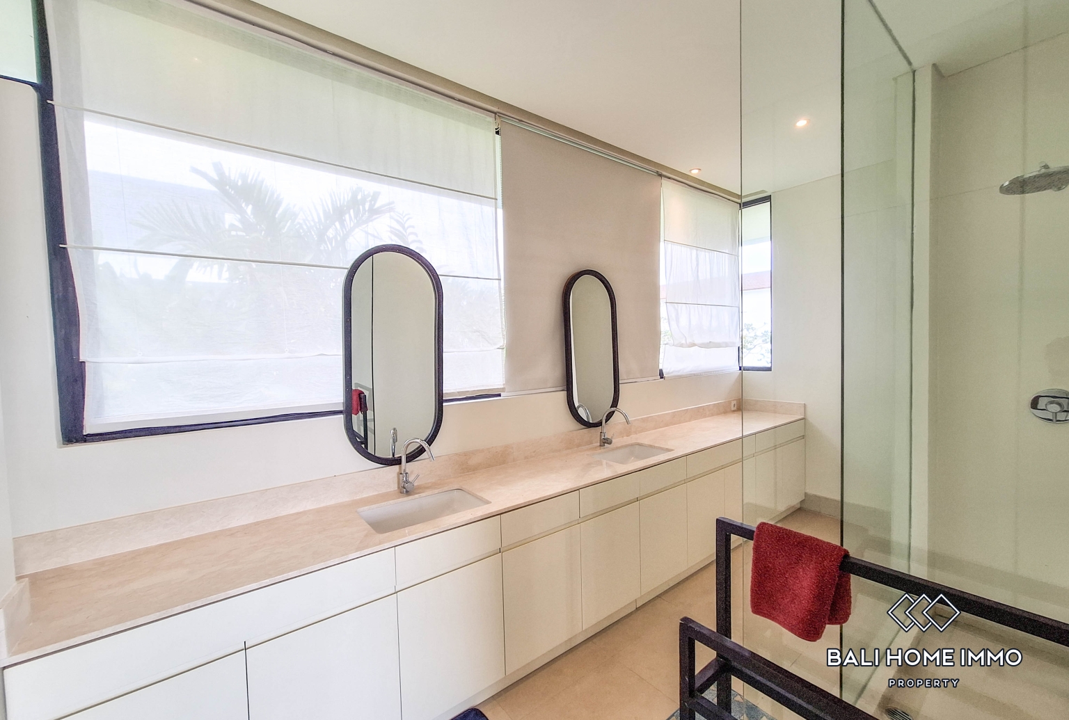Spacious 4 Bedroom Family Villa for Sale and Rent in Canggu Residential Side view 16