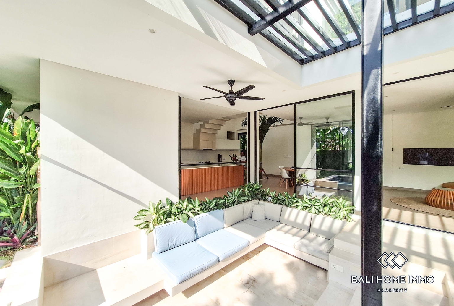 Spacious 4 Bedroom Family Villa for Sale and Rent in Canggu Residential Side view 2