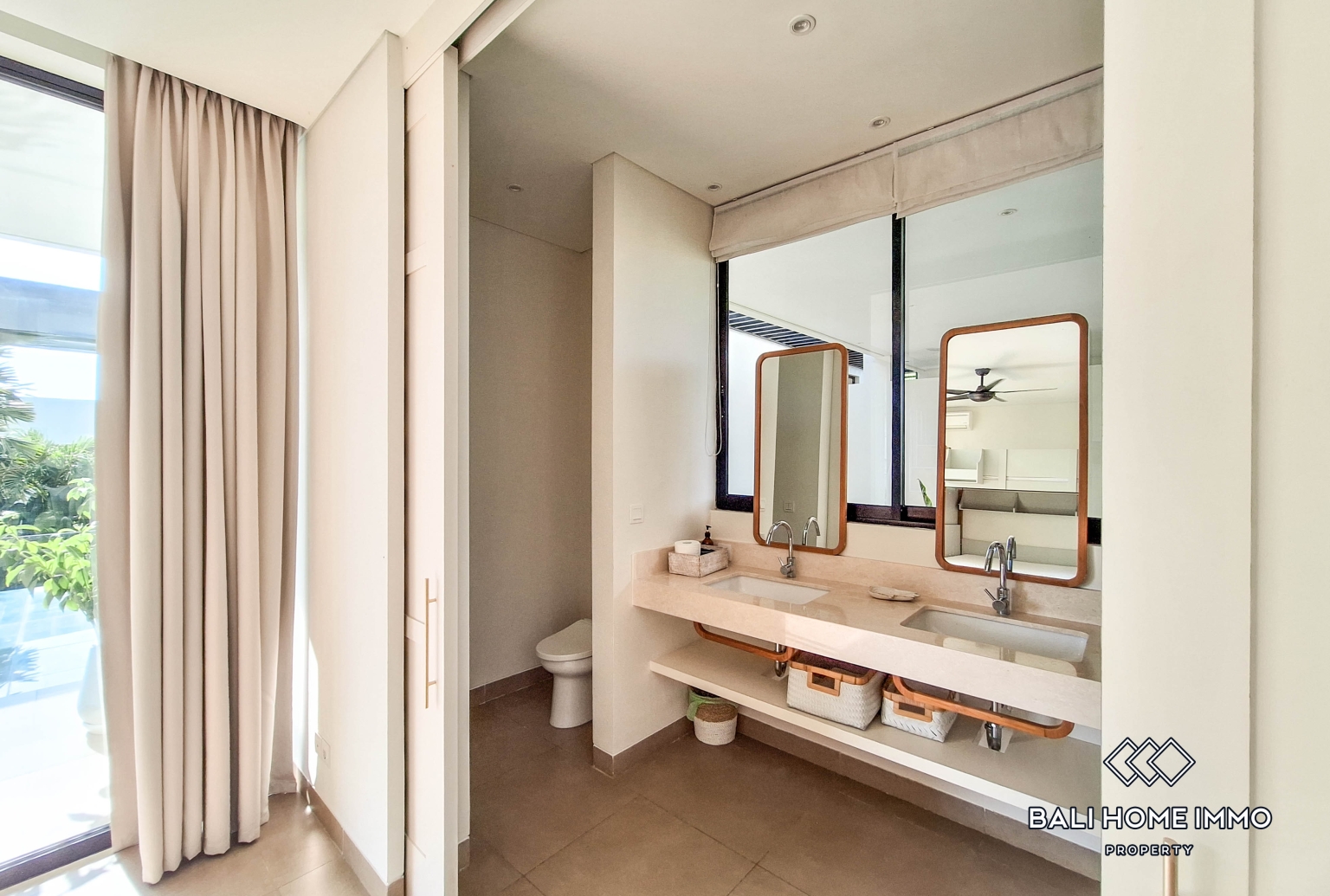 Spacious 4 Bedroom Family Villa for Sale and Rent in Canggu Residential Side view 14