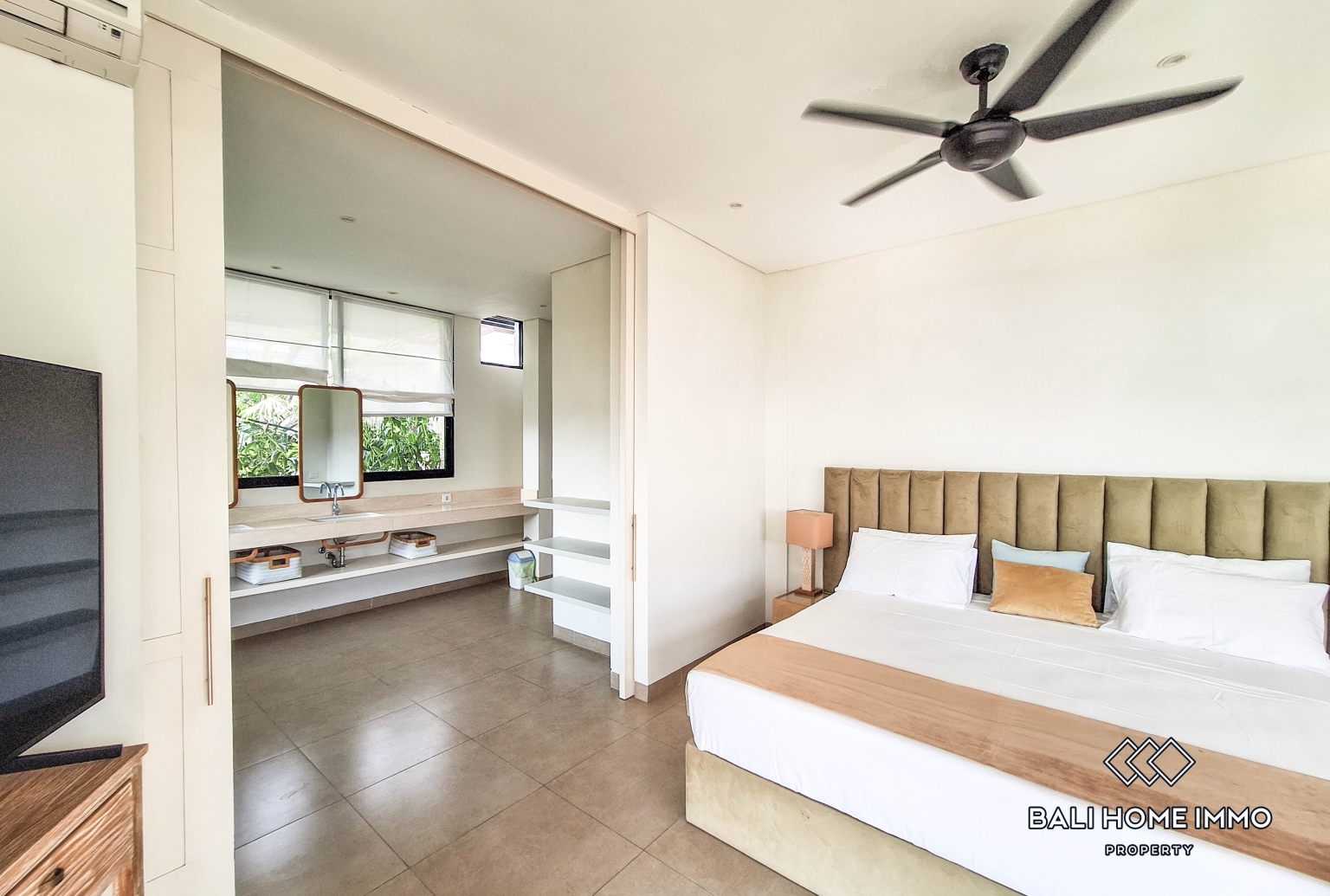 Spacious 4 Bedroom Family Villa for Sale and Rent in Canggu Residential Side view 12
