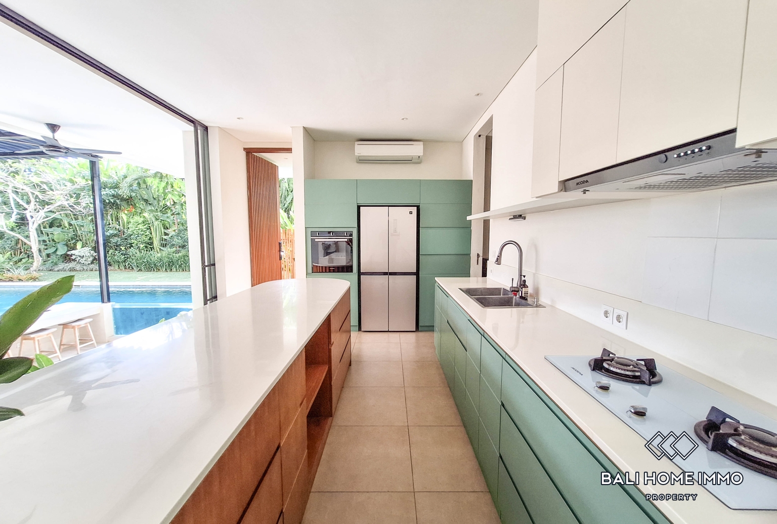 Spacious 4 Bedroom Family Villa for Sale and Rent in Canggu Residential Side view 6