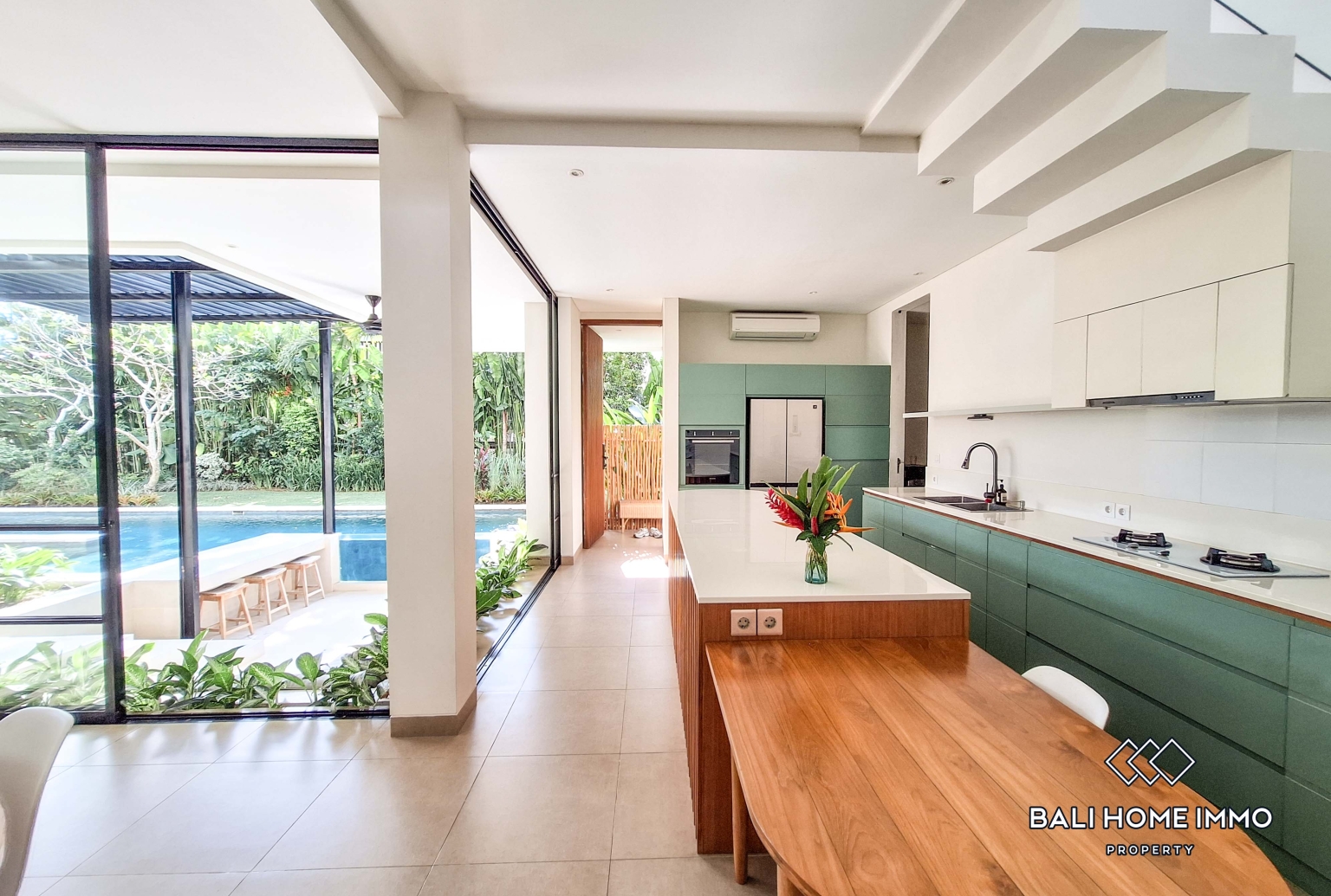 Spacious 4 Bedroom Family Villa for Sale and Rent in Canggu Residential Side view 5
