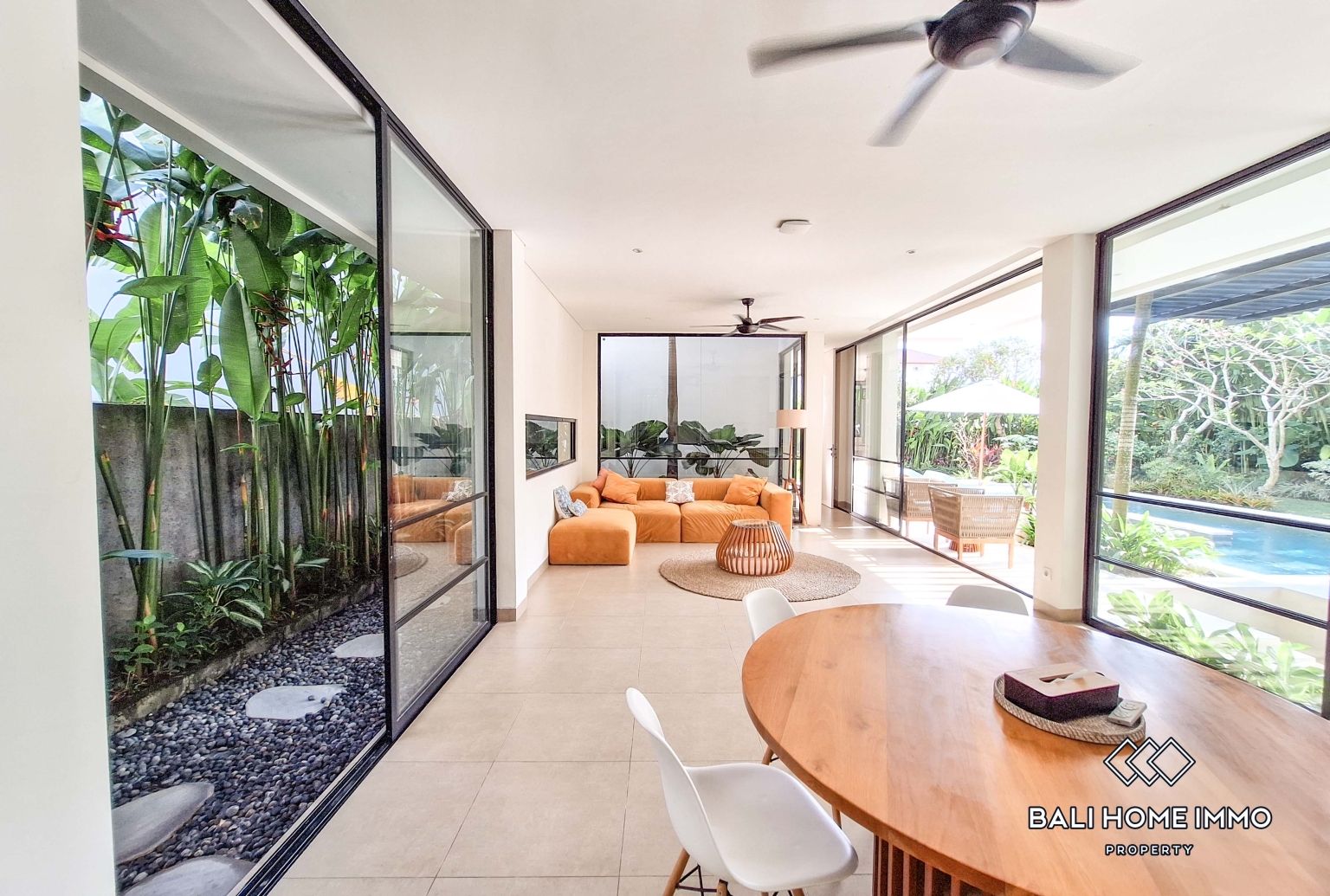 Spacious 4 Bedroom Family Villa for Sale and Rent in Canggu Residential Side view 4