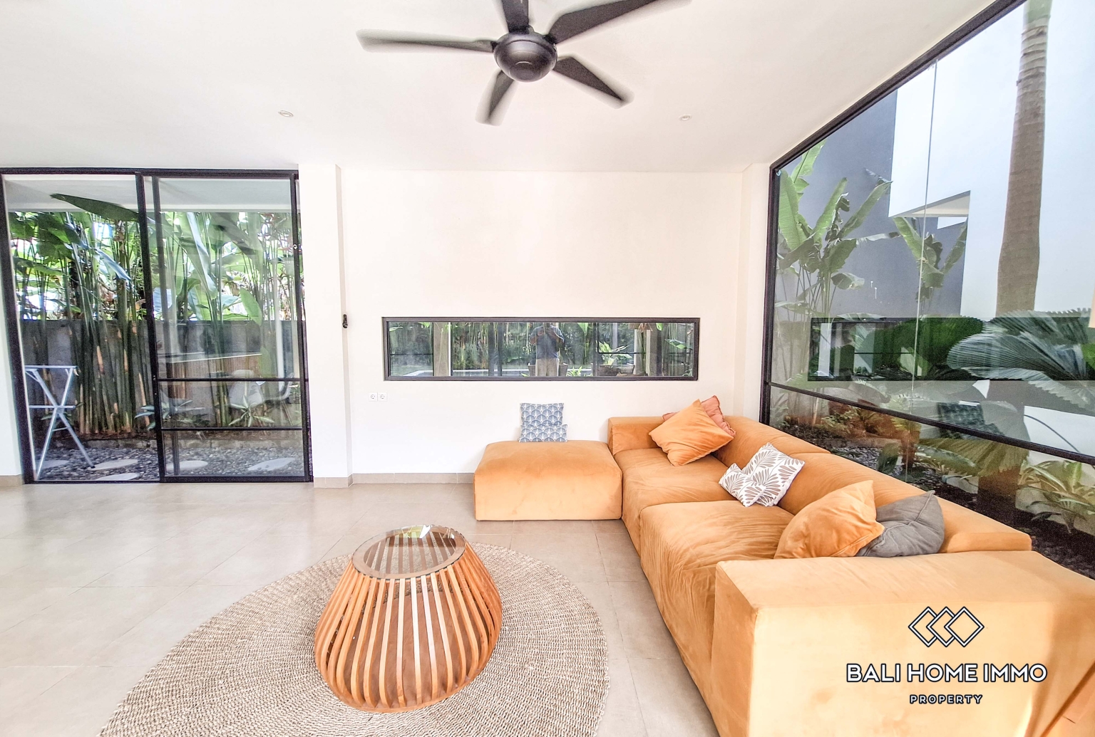 Spacious 4 Bedroom Family Villa for Sale and Rent in Canggu Residential Side view 3