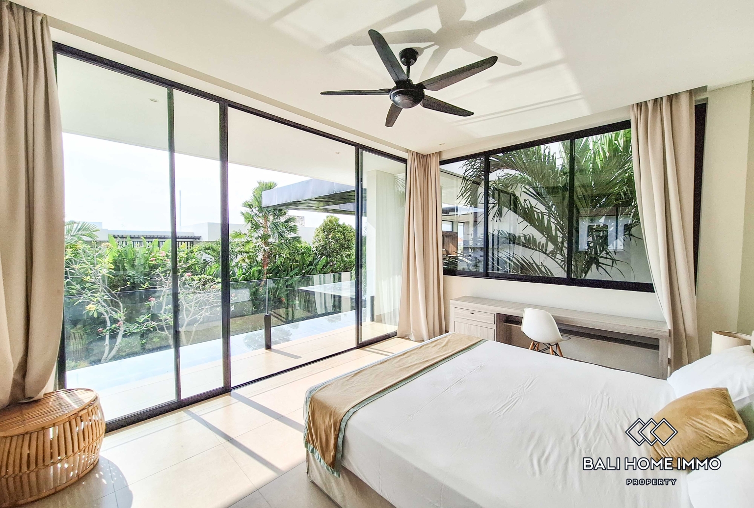 Spacious 4 Bedroom Family Villa for Sale and Rent in Canggu Residential Side view 10