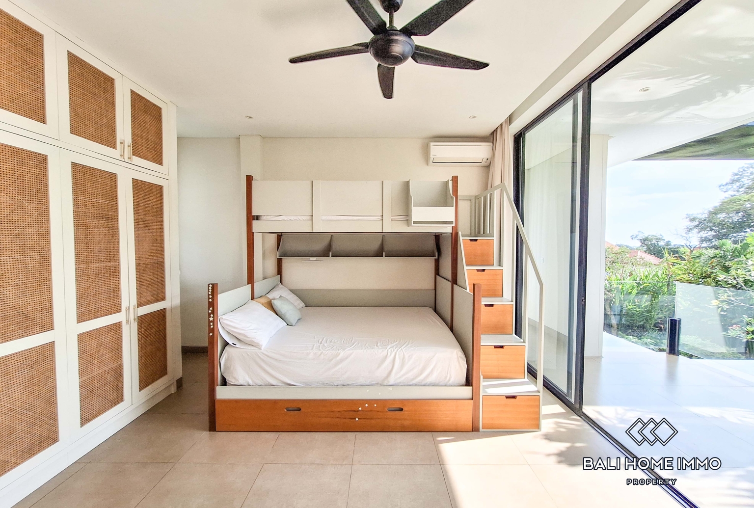 Spacious 4 Bedroom Family Villa for Sale and Rent in Canggu Residential Side view 13