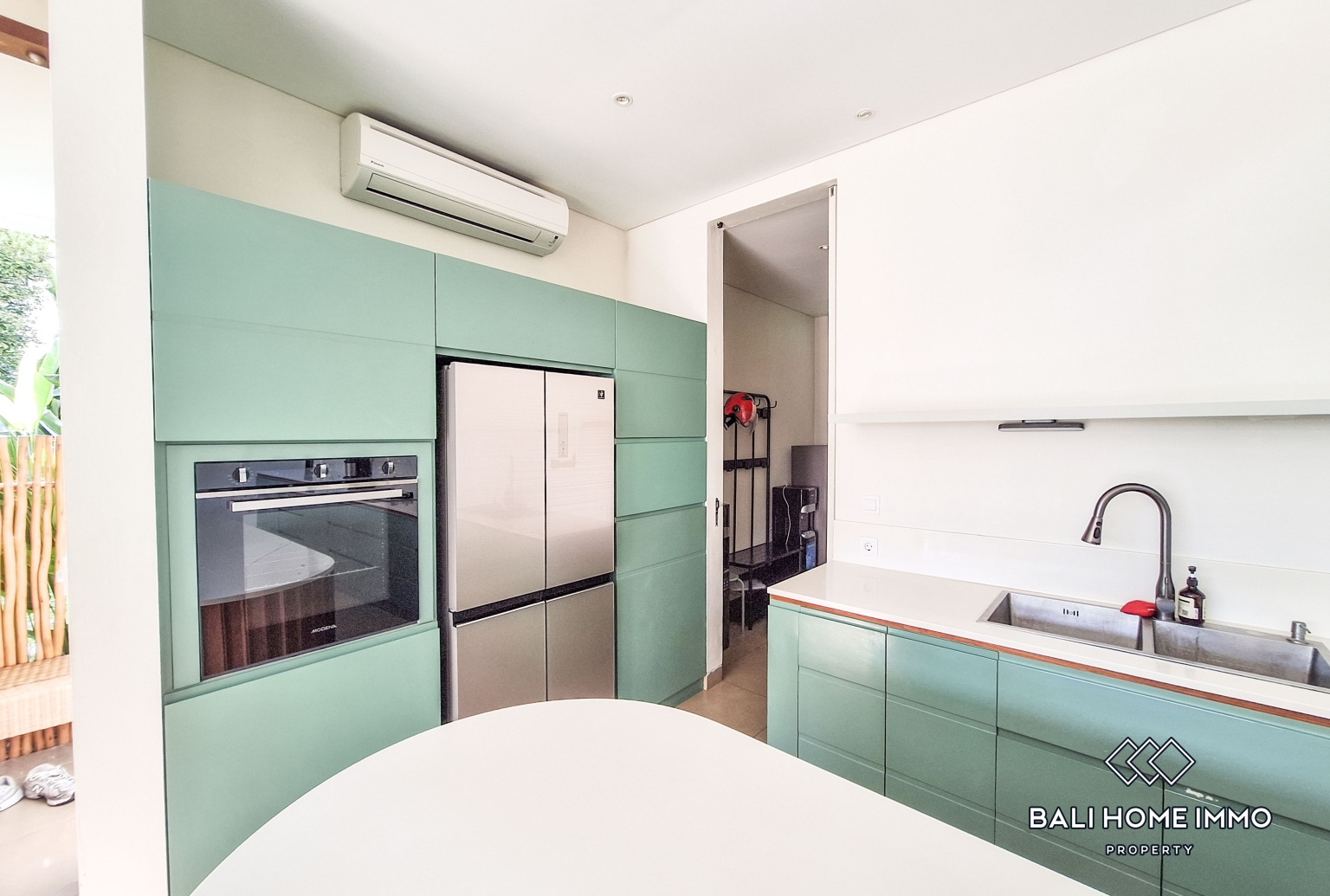 Spacious 4 Bedroom Family Villa for Sale and Rent in Canggu Residential Side view 7