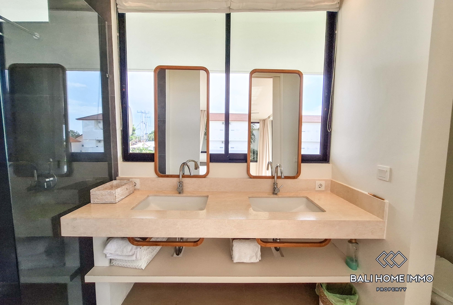 Spacious 4 Bedroom Family Villa for Sale and Rent in Canggu Residential Side view 15