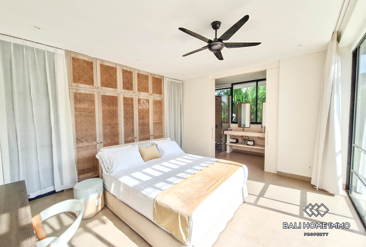 Spacious 4 Bedroom Family Villa for Sale and Rent in Canggu Residential Side view 8