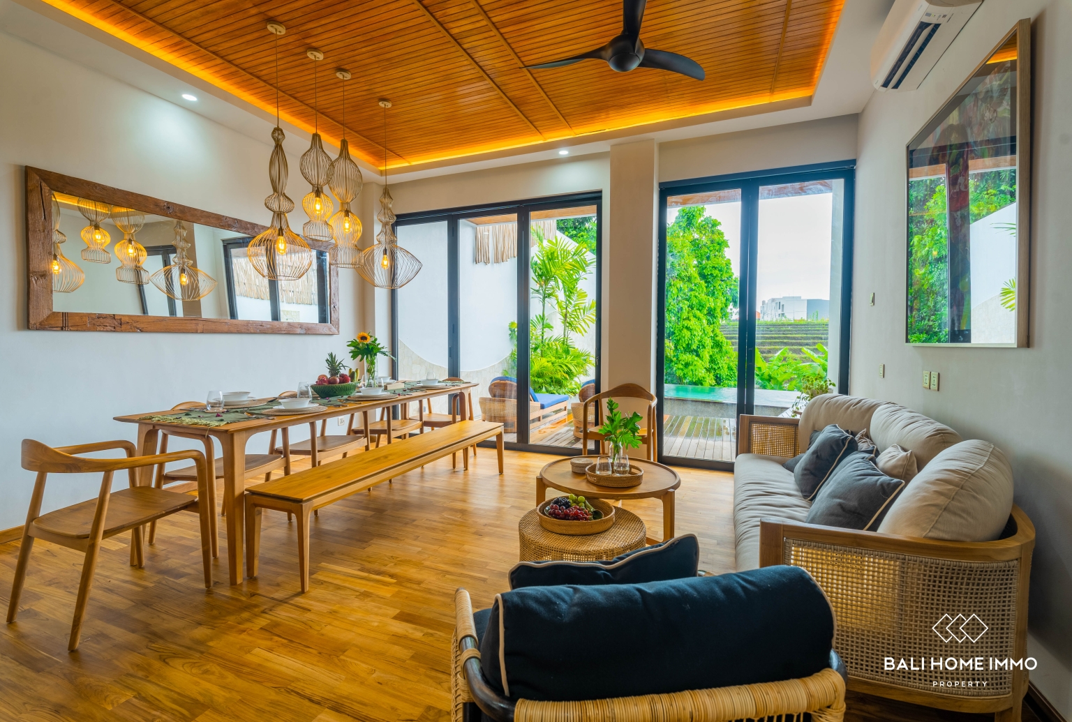 Spacious 4-Bedroom Rice Field View Villa for Rent and Sale in Pererenan view 2