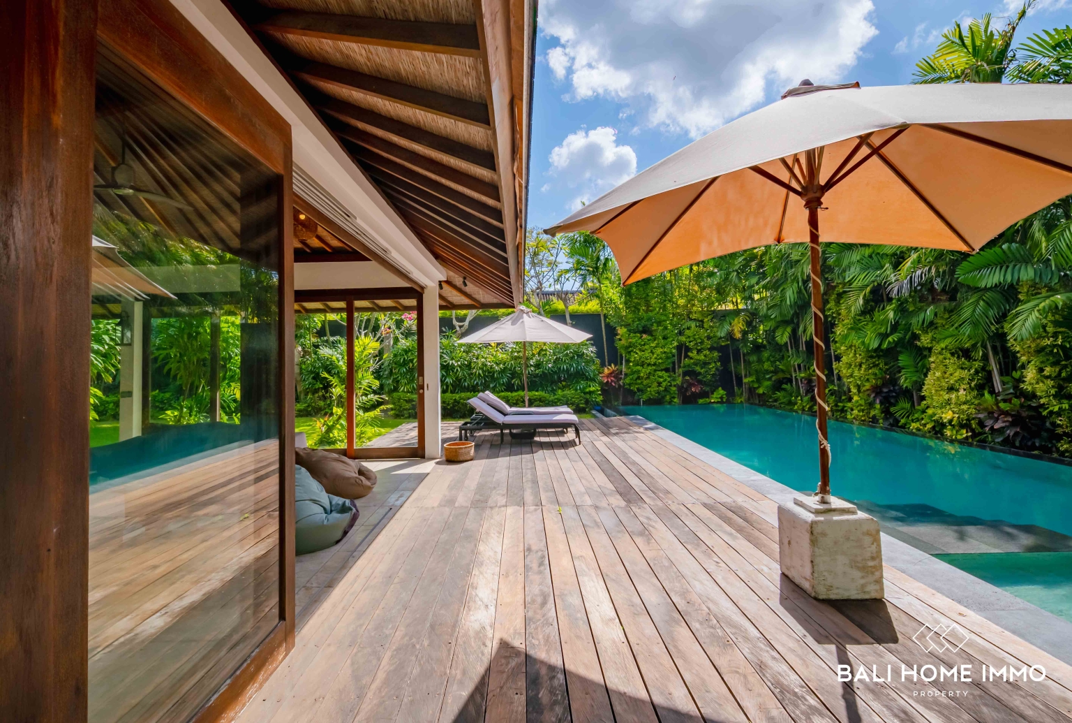Spacious 4 Bedroom Tropical Estate For sale and rent Within Walking Distance to Jimbaran Beach view 23