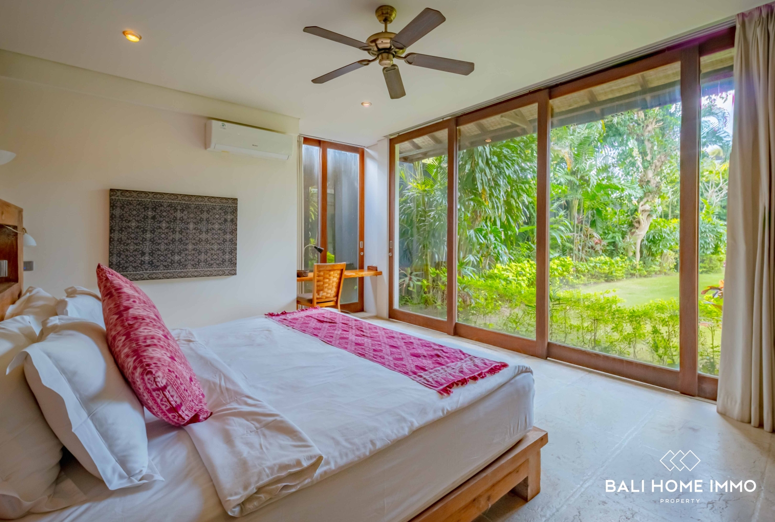 Spacious 4 Bedroom Tropical Estate For sale and rent Within Walking Distance to Jimbaran Beach view 16