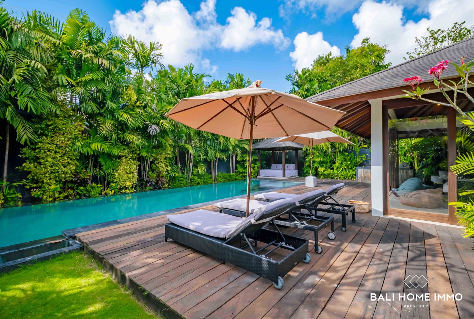 Spacious 4 Bedroom Tropical Estate For sale and rent Within Walking Distance to Jimbaran Beach view 4