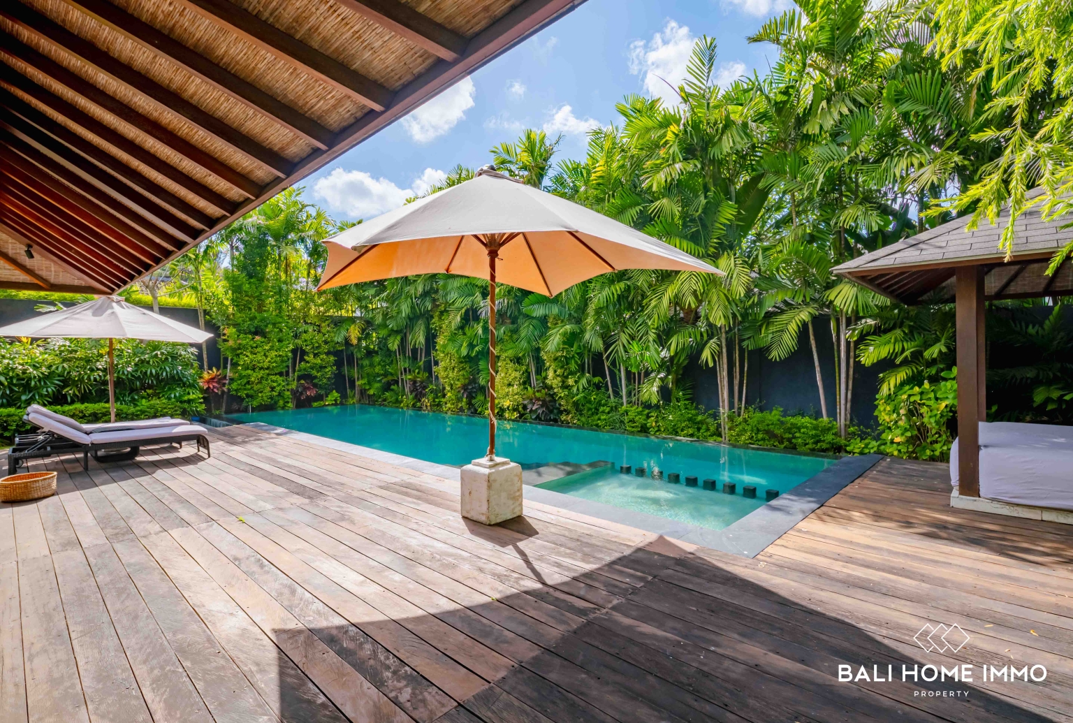Spacious 4 Bedroom Tropical Estate For sale and rent Within Walking Distance to Jimbaran Beach view 24