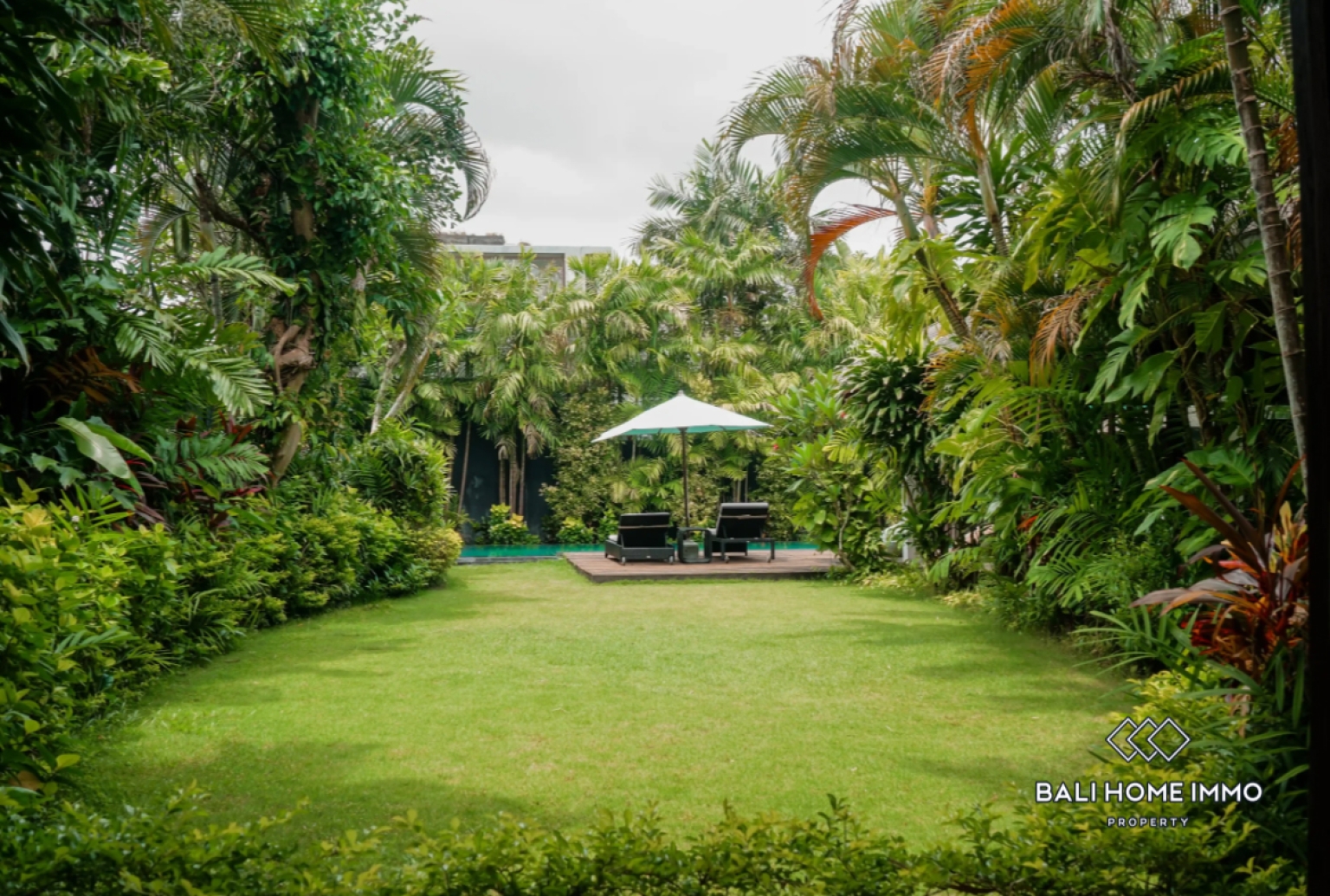 Spacieuse propriété tropicale de 4 chambres à vendre à quelques pas de la plage de Jimbaran view 5