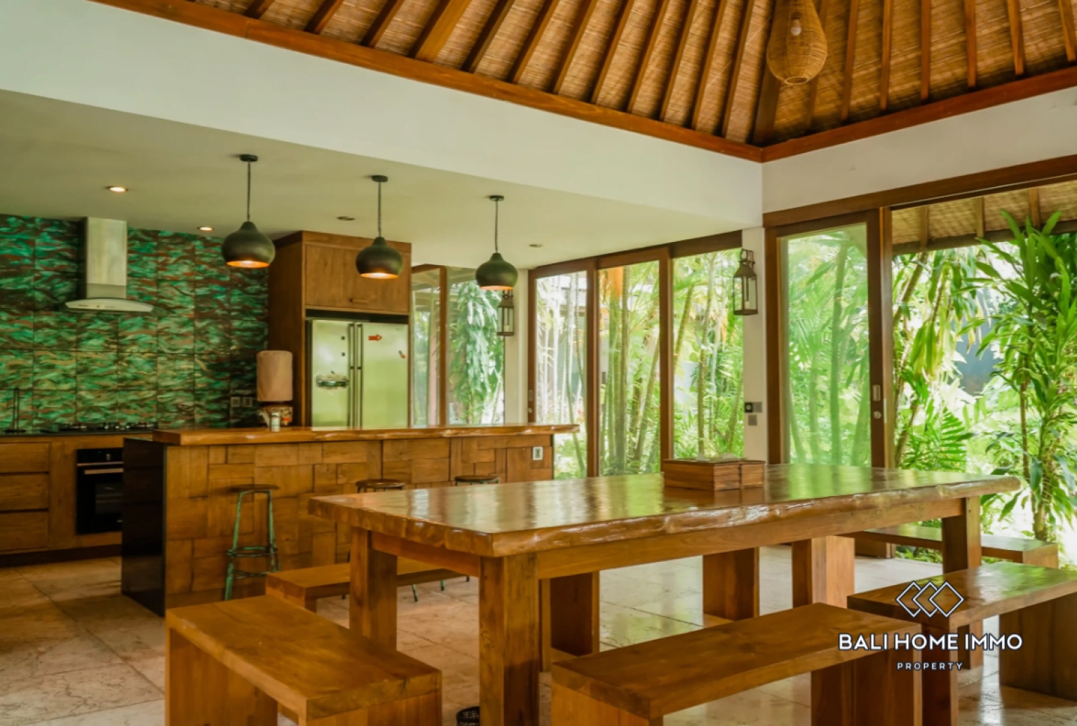 Spacieuse propriété tropicale de 4 chambres à vendre à quelques pas de la plage de Jimbaran view 13