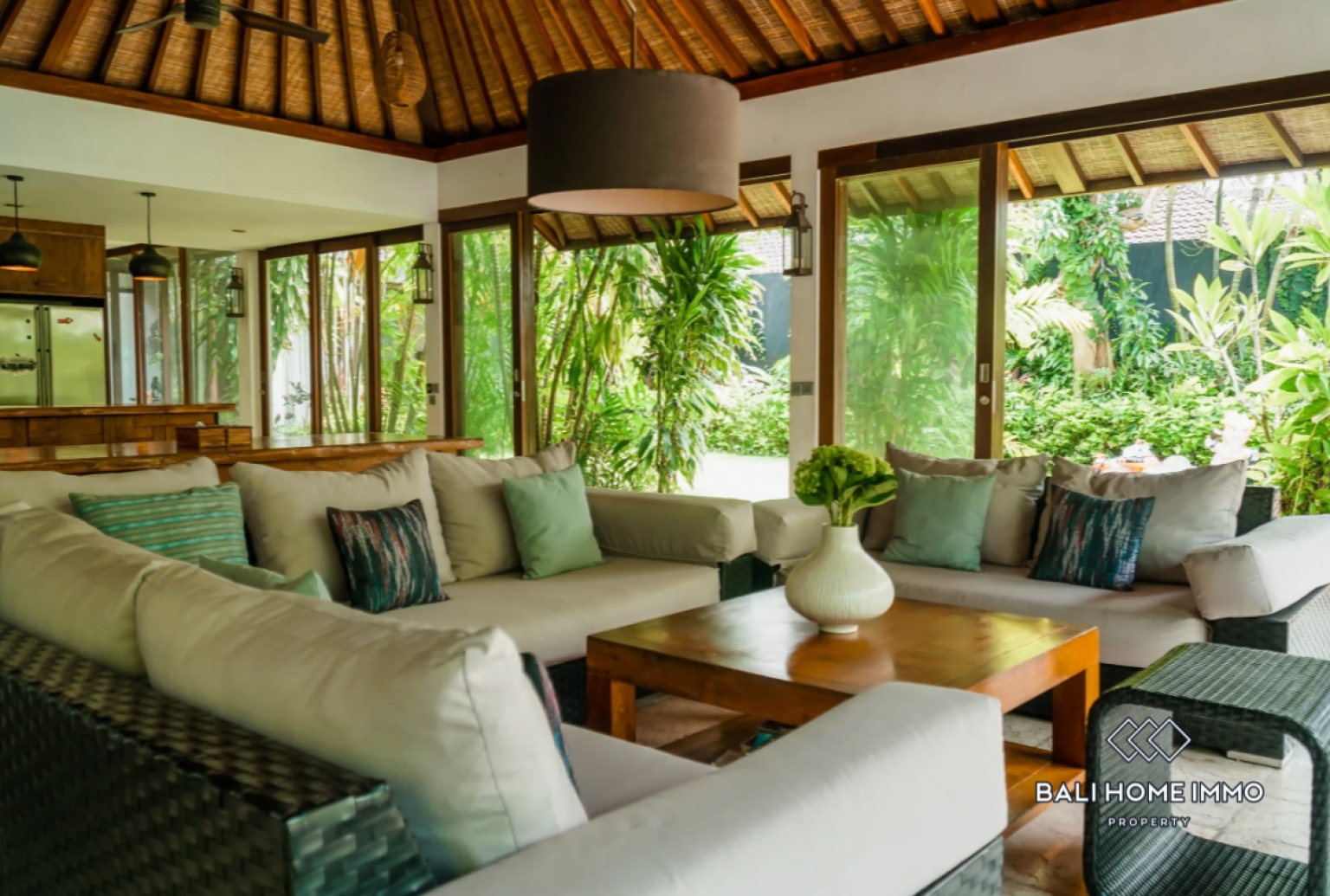Spacieuse propriété tropicale de 4 chambres à vendre à quelques pas de la plage de Jimbaran view 9