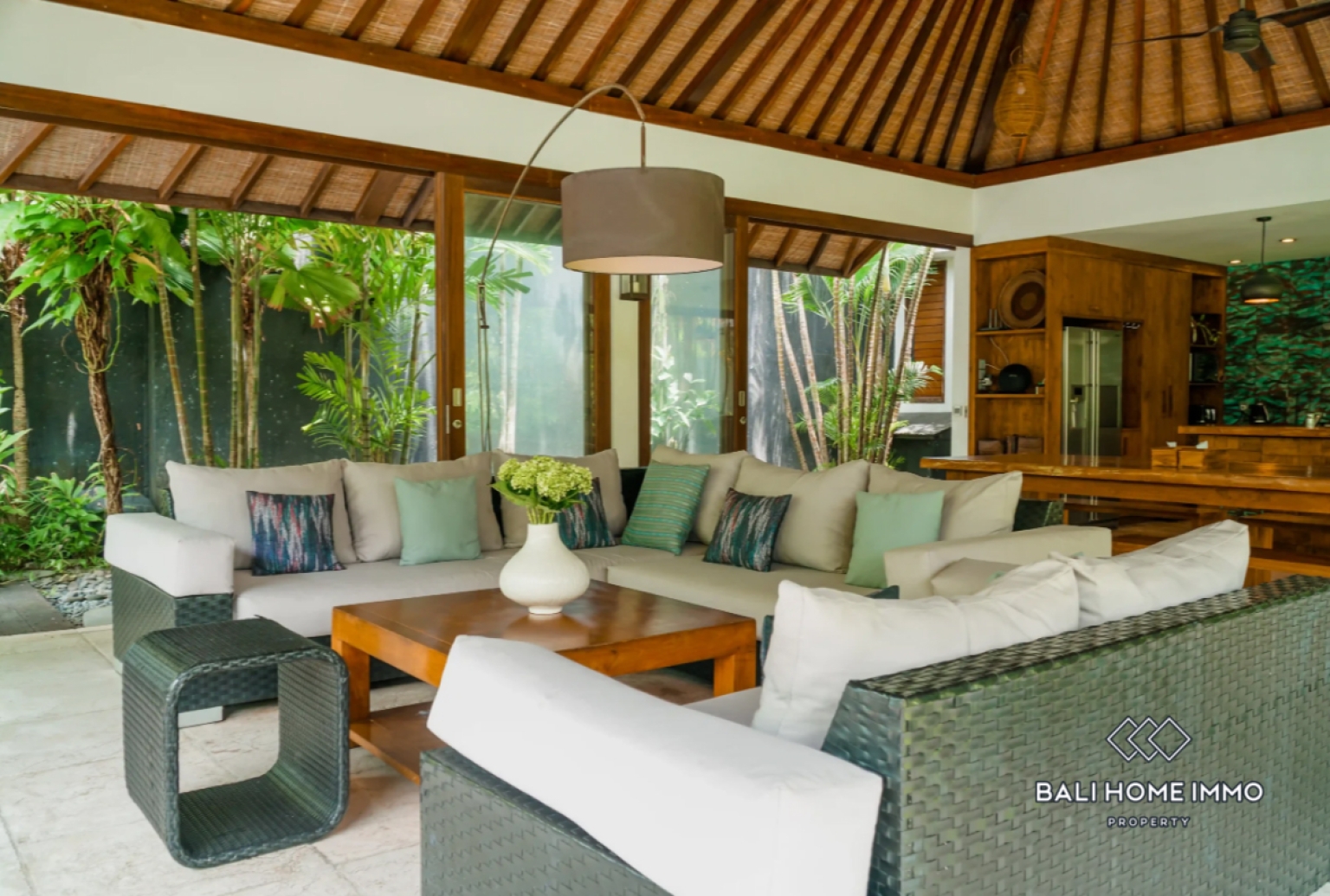 Spacieuse propriété tropicale de 4 chambres à vendre à quelques pas de la plage de Jimbaran view 8