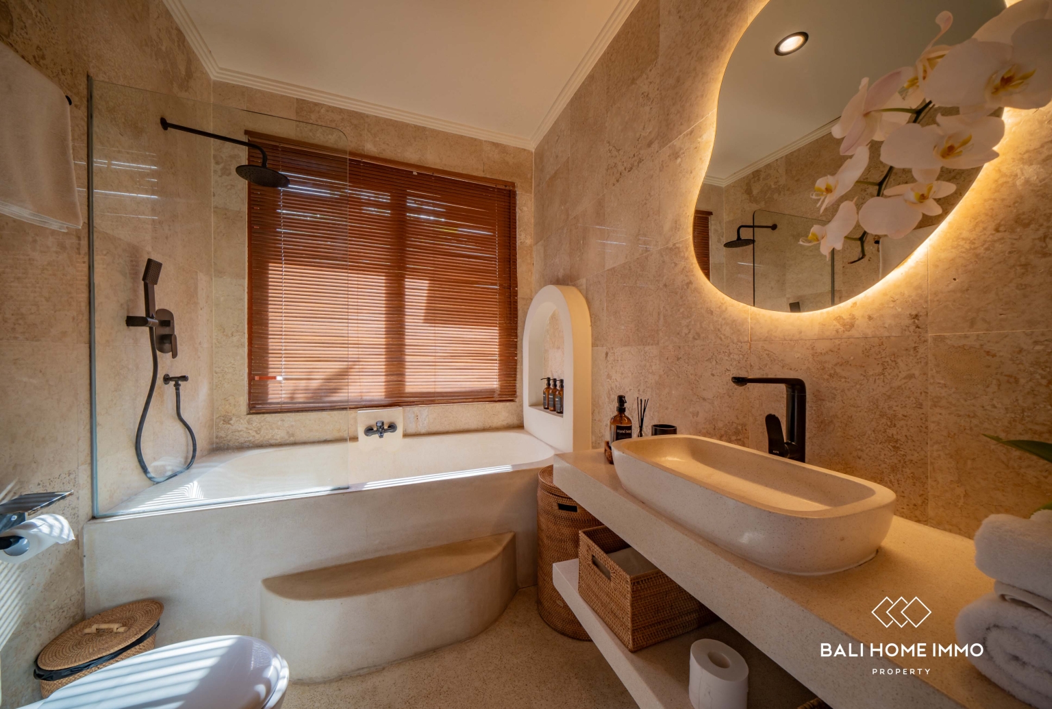 Spacious 4 Bedroom Villa for Freehold Sale in Berawa Bali view 23