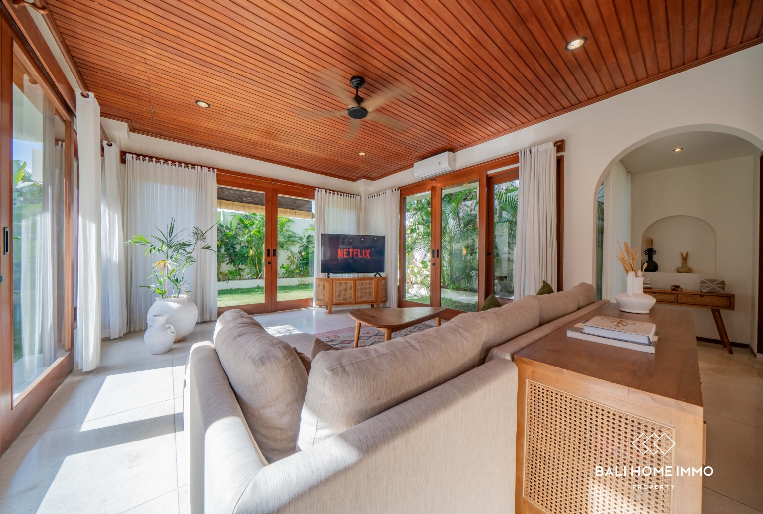 Spacious 4 Bedroom Villa for Freehold Sale in Berawa Bali view 7