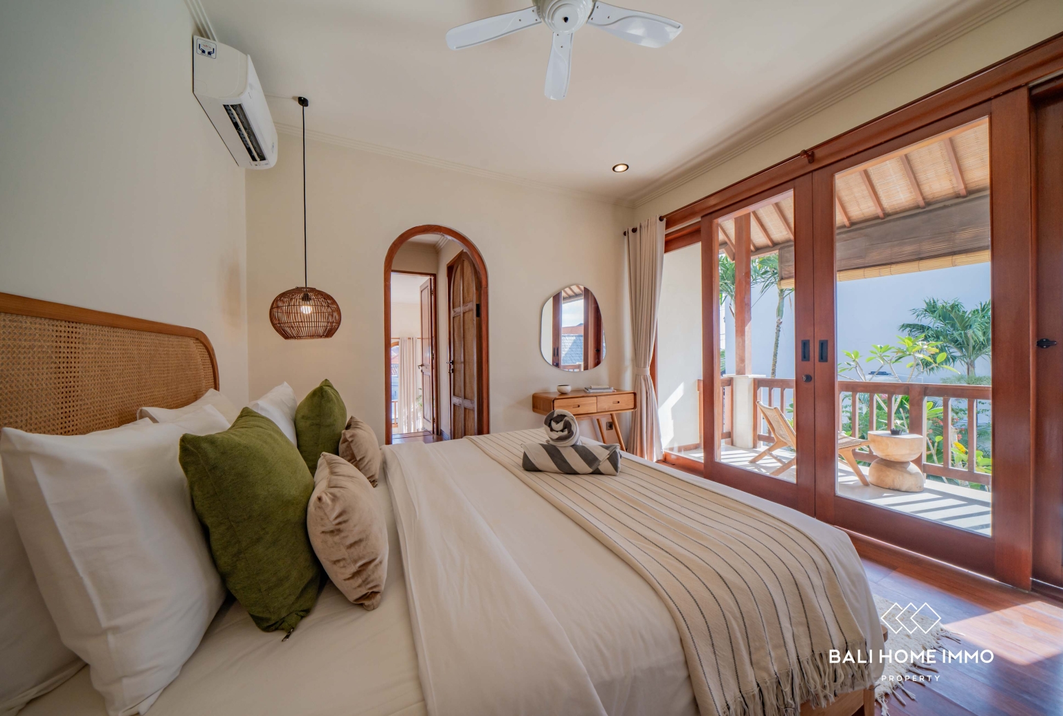 Spacious 4 Bedroom Villa for Freehold Sale in Berawa Bali view 18