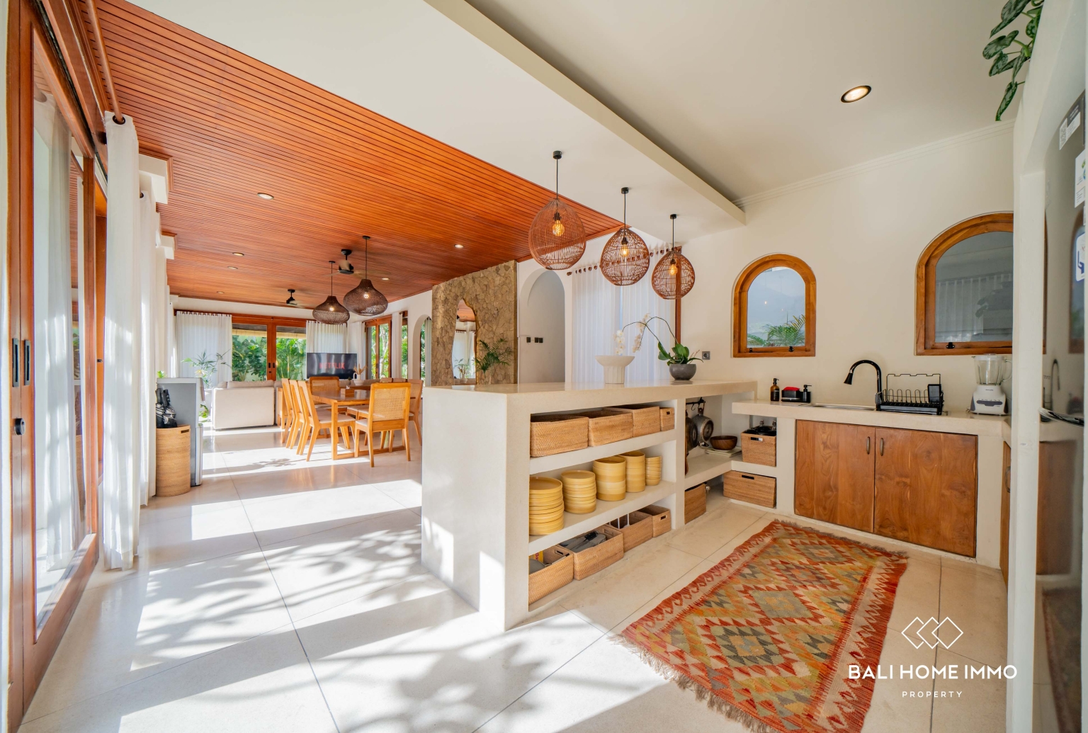 Spacious 4 Bedroom Villa for Freehold Sale in Berawa Bali view 11