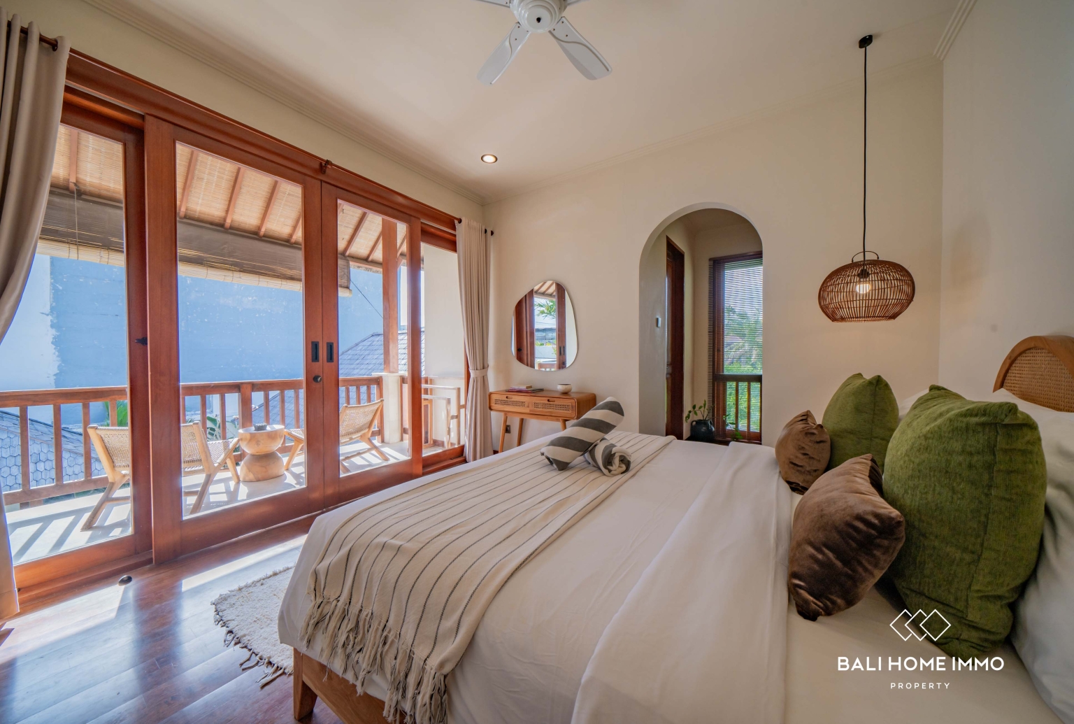 Spacious 4 Bedroom Villa for Freehold Sale in Berawa Bali view 17