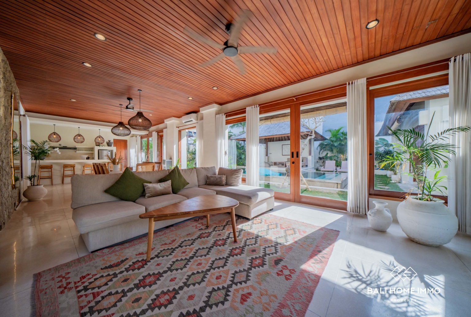 Spacious 4 Bedroom Villa for Freehold Sale in Berawa Bali view 6