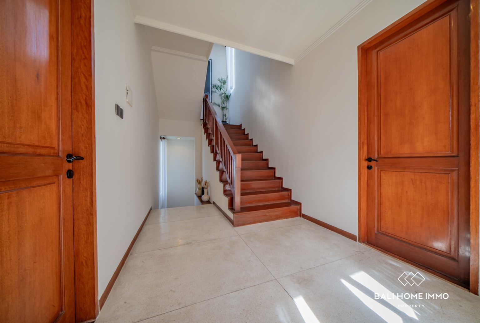 Spacious 4 Bedroom Villa for Freehold Sale in Berawa Bali view 13