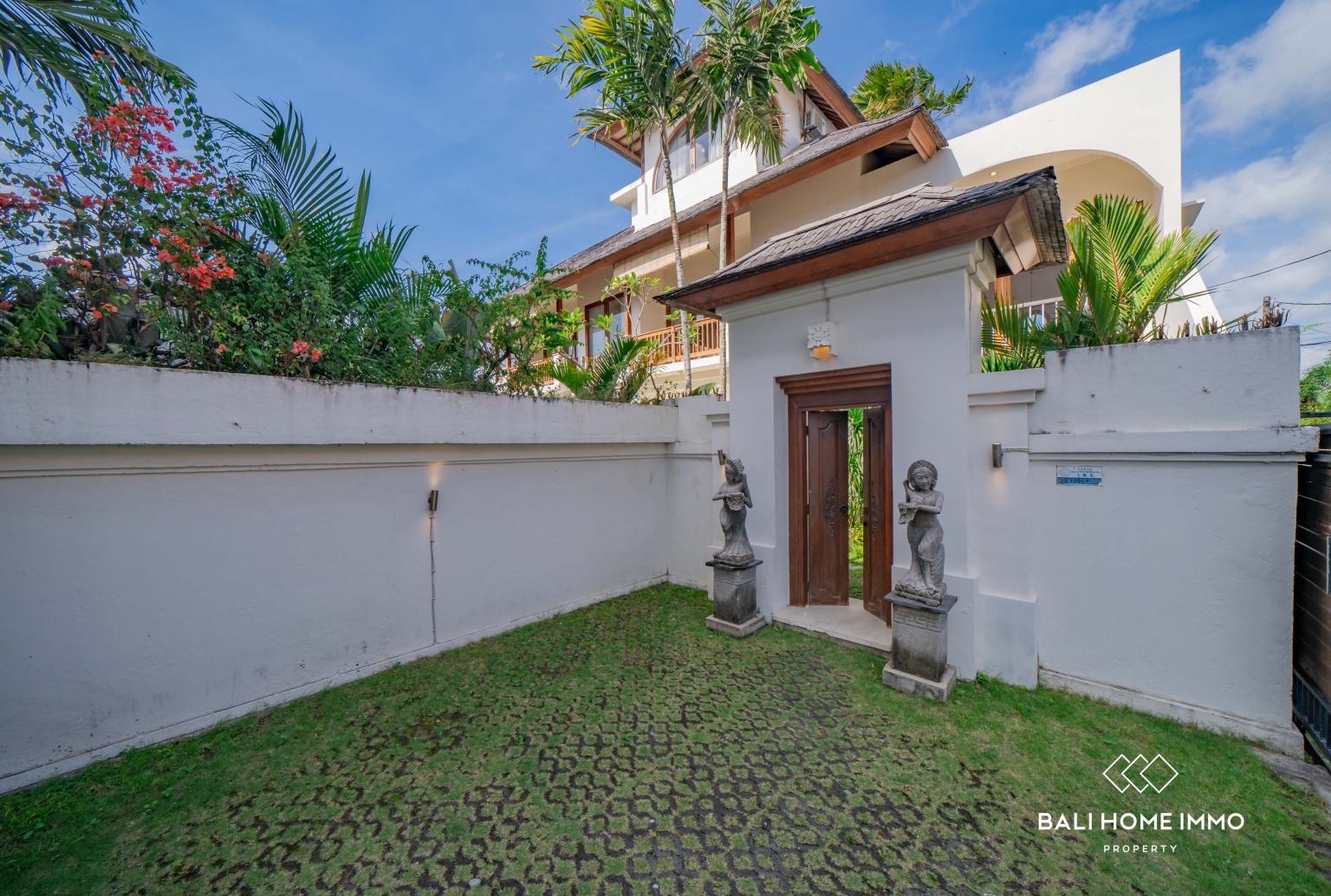 Spacious 4 Bedroom Villa for Freehold Sale in Berawa Bali view 34