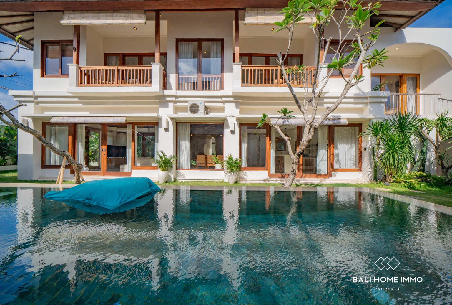 Spacious 4 Bedroom Villa for Freehold Sale in Berawa Bali view 4