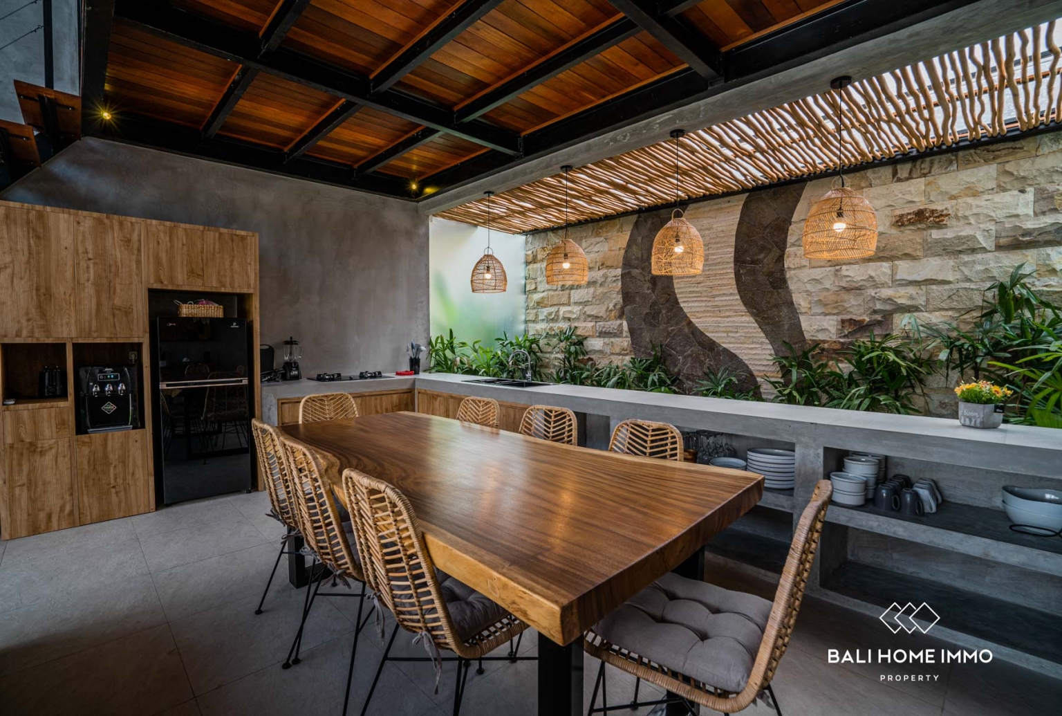 Spacious 4 Bedroom Villa for Leasehold Sale in Canggu Bali view 8