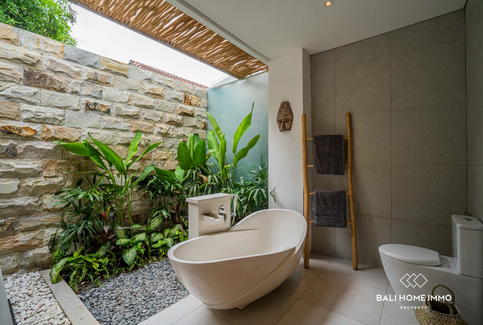 Spacious 4 Bedroom Villa for Leasehold Sale in Canggu Bali view 21