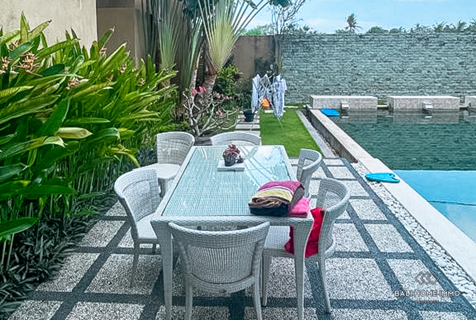 Spacious 4 bedroom villa for rent in Nyanyi Bali view 12