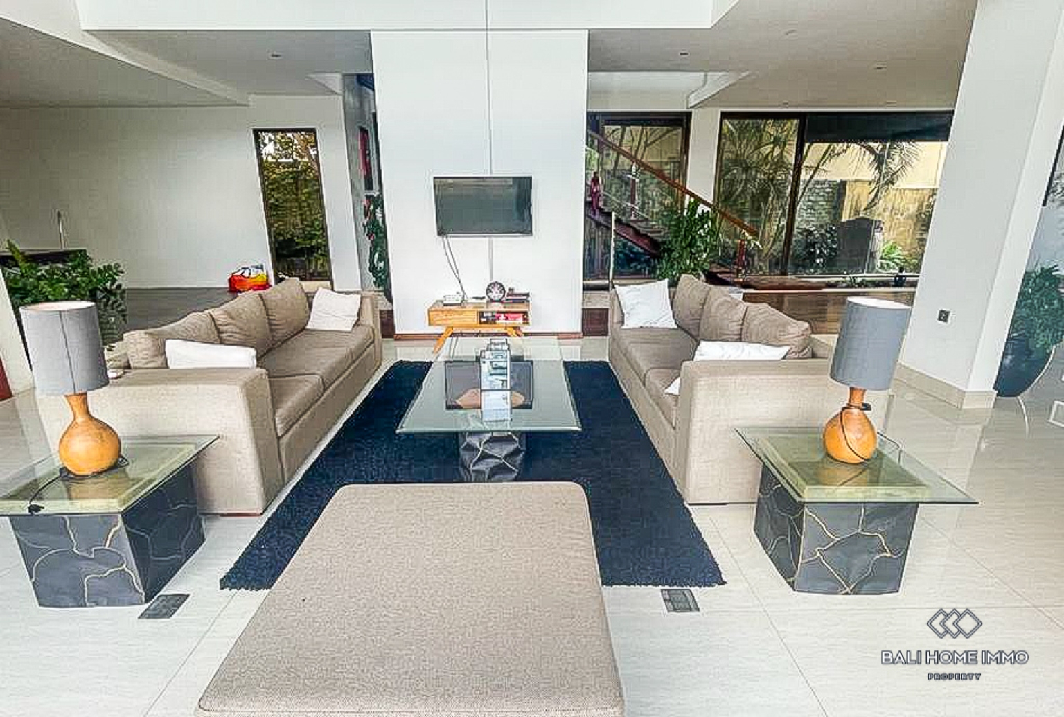 Spacious 4 bedroom villa for rent in Nyanyi Bali view 2