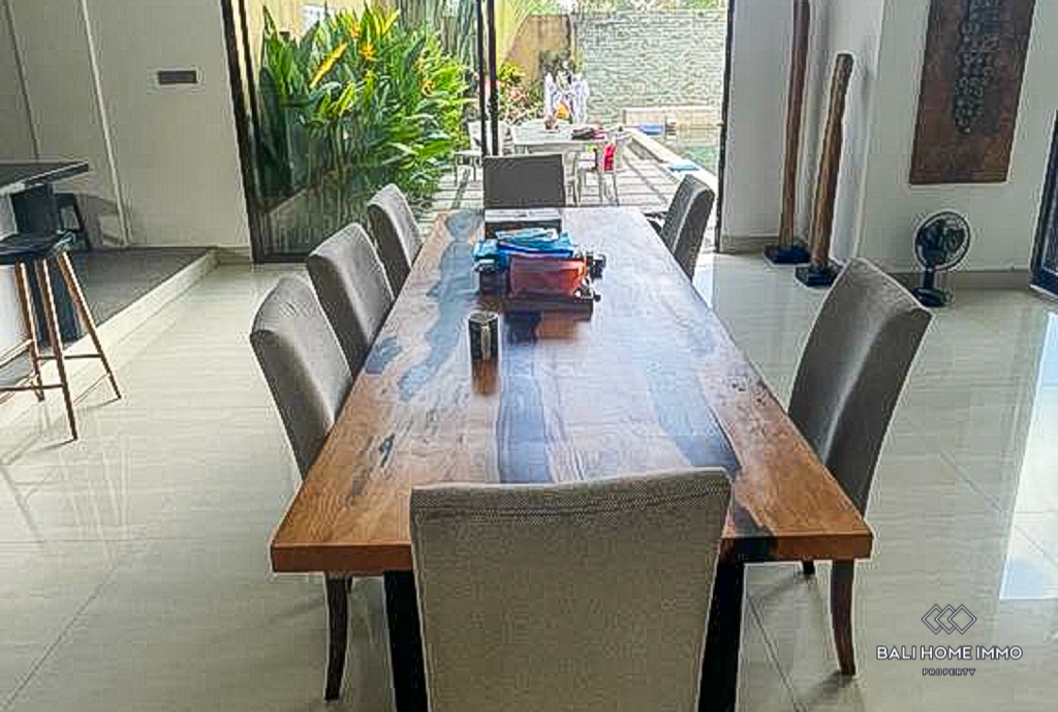 Spacious 4 bedroom villa for rent in Nyanyi Bali view 3