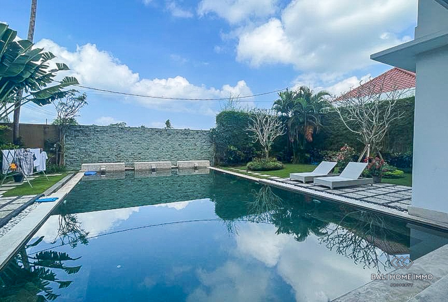 Spacious 4 bedroom villa for rent in Nyanyi Bali view 11