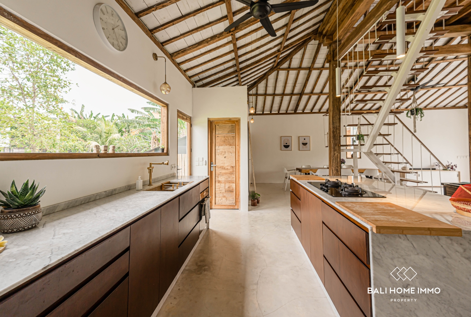 Spacieuse villa de 4 chambres avec terrain adjacent disponible – À vendre à Tumbak Bayuh view 8
