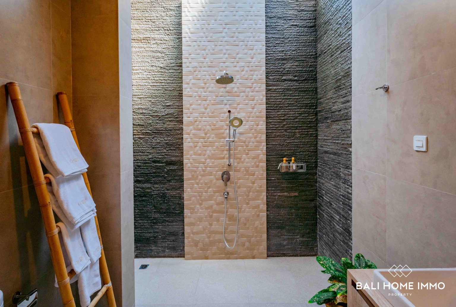 SPACIOUS 4 BEDROOMS VILLA FOR RENT IN ULUWATU view 15