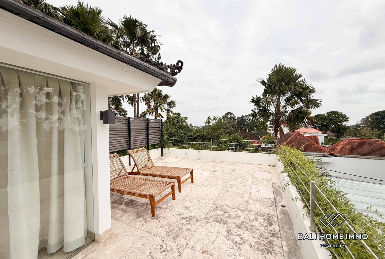 Spacious 5 Bedroom Family Villa For Rent in Canggu Residential Side view 27