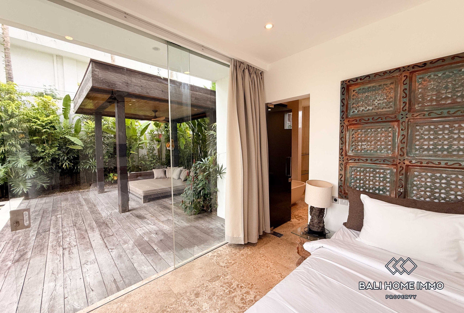 Spacious 5 Bedroom Family Villa For Rent in Canggu Residential Side view 12